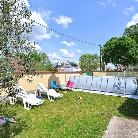 بيت للعطل House Kristina 1203