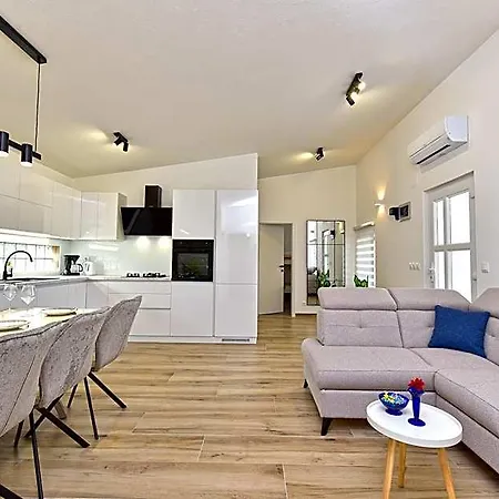 House Kristina 1203